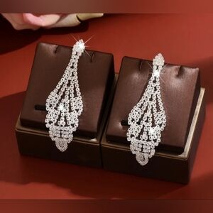 5/20 Elegant Silver Chandelier Earrings